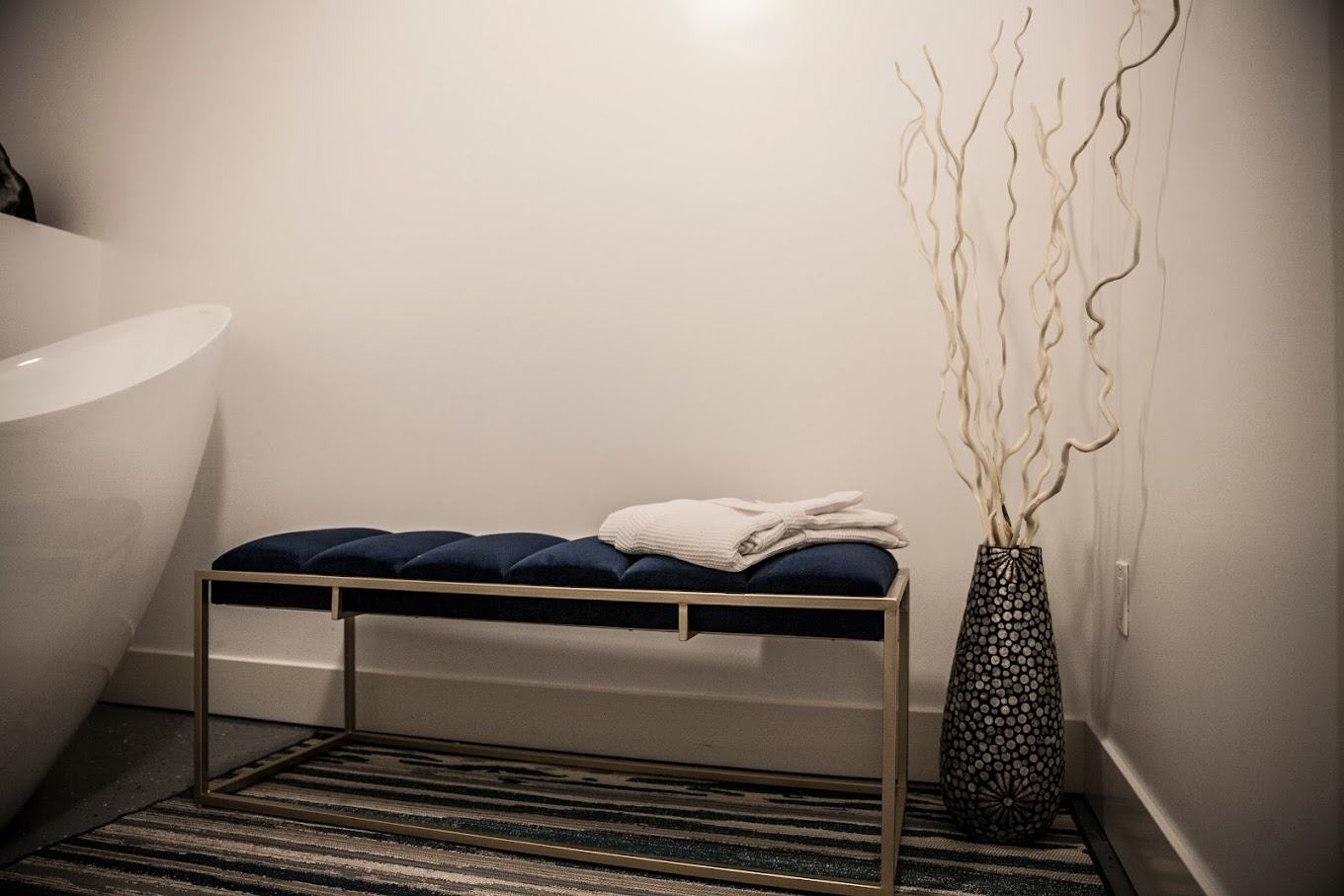 KureO2 treatment room seating with towels