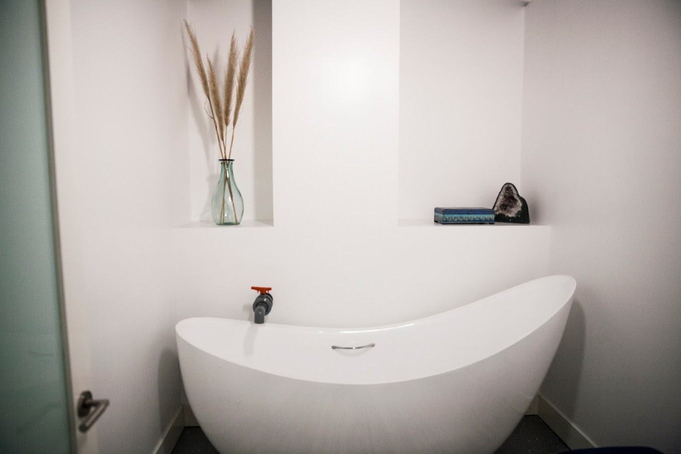 Private KureO2 treatment room at Kure Health in Downtown Los Angeles